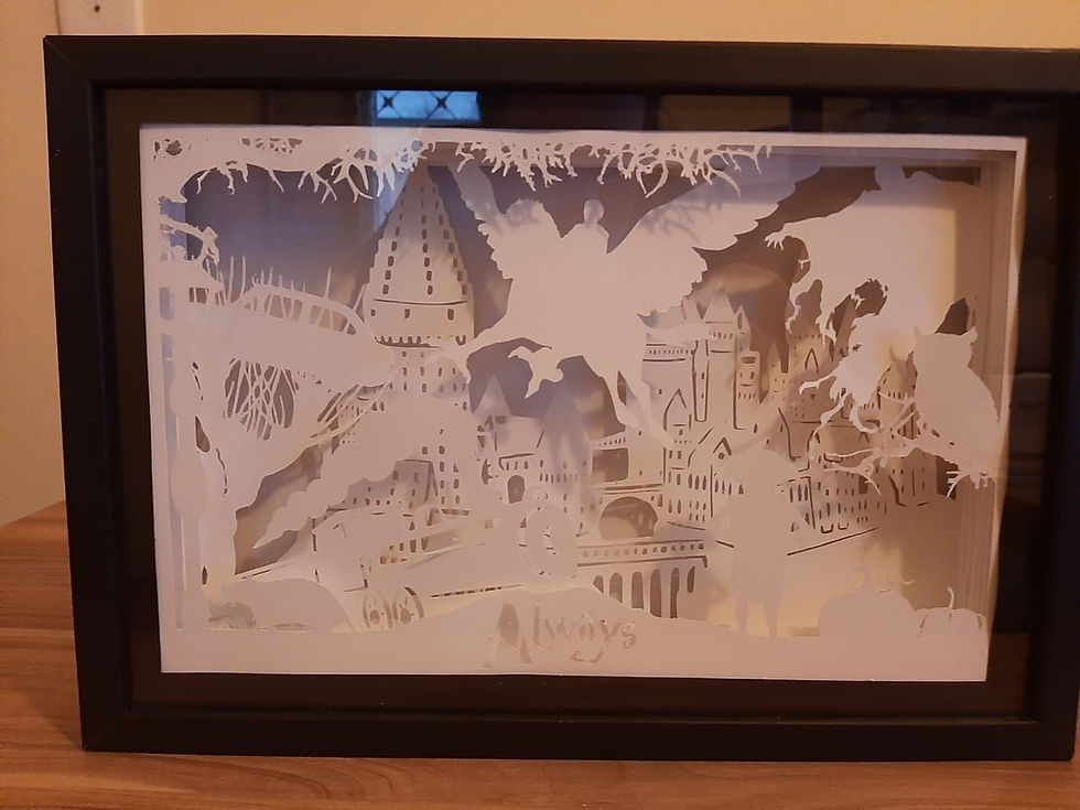 Miniatura: Luminária Hogwarts (Harry Potter) - Moldura de Madeira