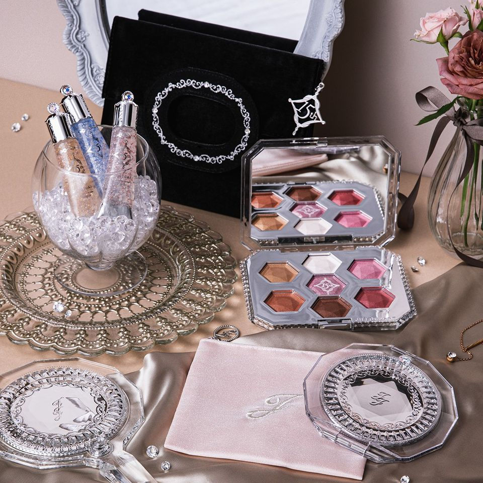 Thumbnail: 日本Jill Stuart Compact Mirror IV with Soft Pink Zipper Pouch 座枱摺鏡 折鏡 連化妝袋