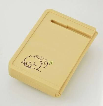 Thumbnail: (代購)日本宝島社 Chiikawa 吉伊卡哇小可愛 小八貓 小兔兔 折疊書桌 小餐枱 放電腦/飲料/食物 日雜附錄 Folding Table