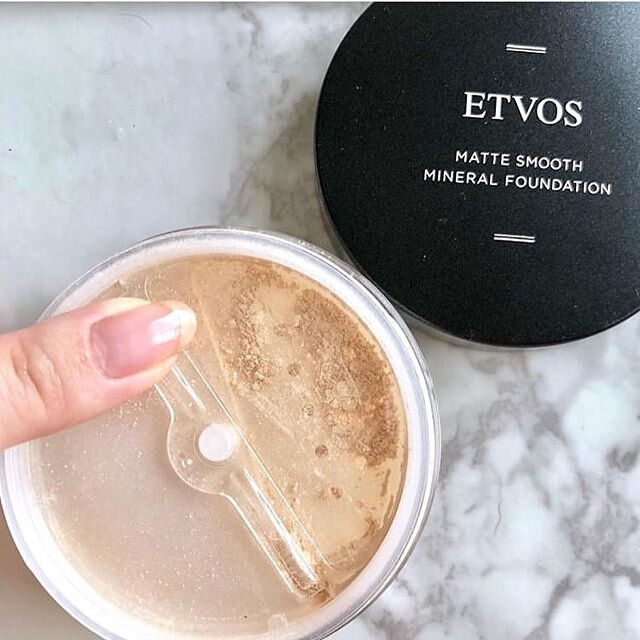 Thumbnail: (代購)日本ETVOS 光澤無瑕防曬礦物粉底 Matte Smooth Mineral Foundation SPF30 PA++ 4g