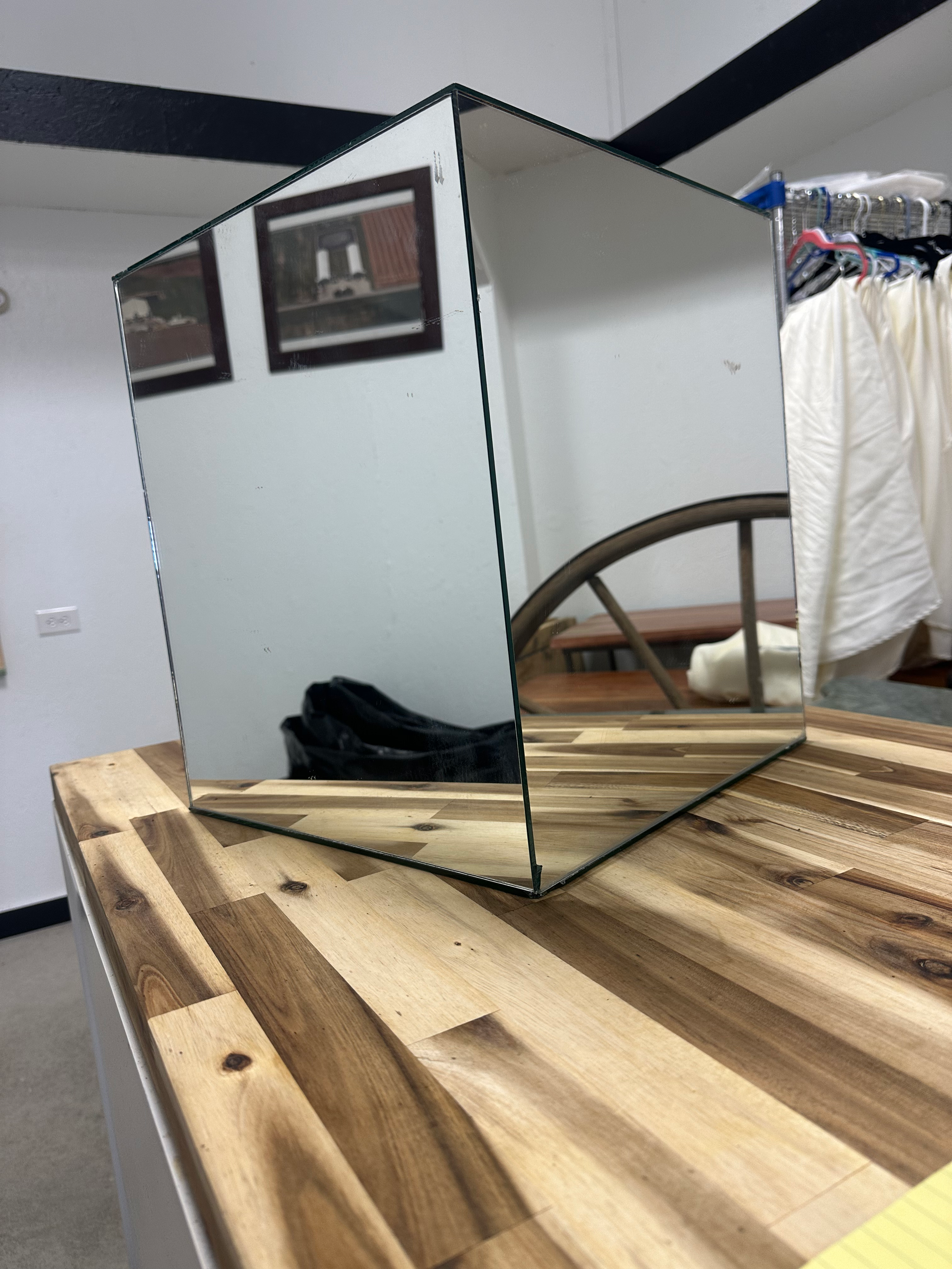 Medium Square Mirror display