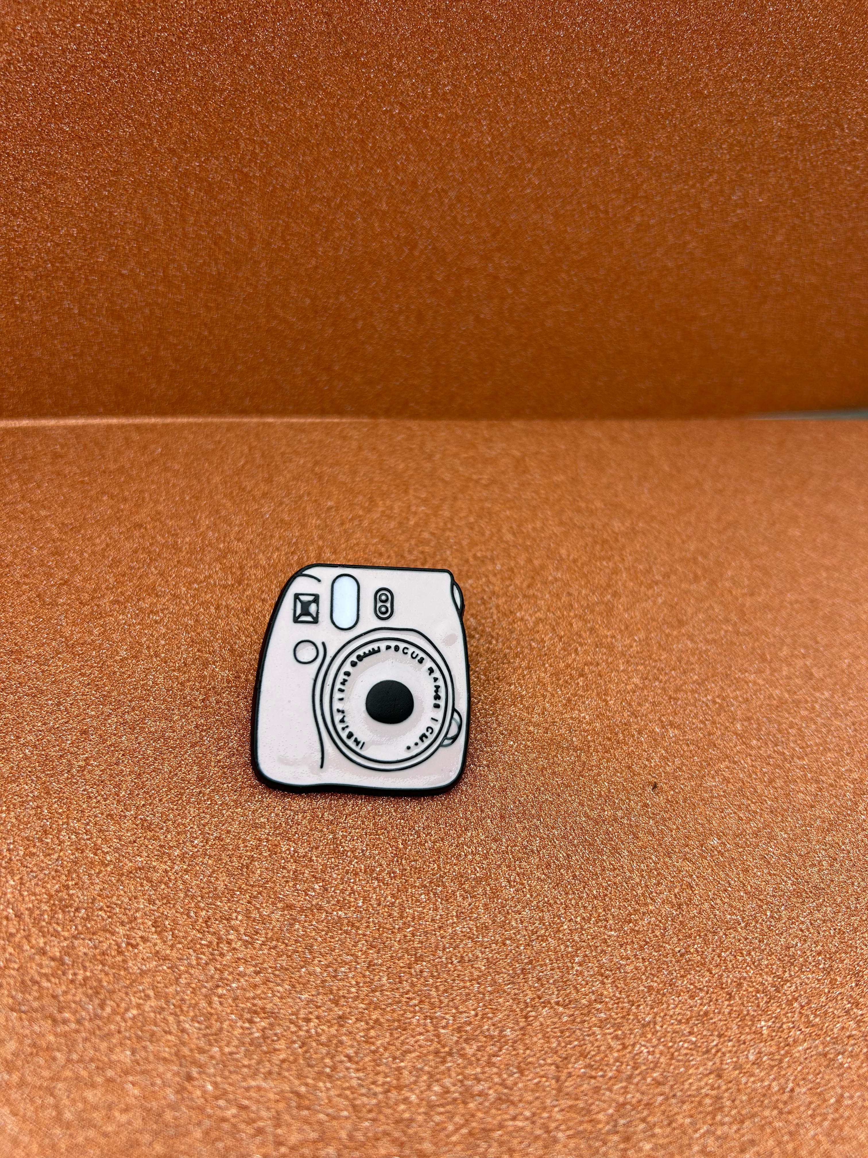 Pin’s Polaroïd rose 