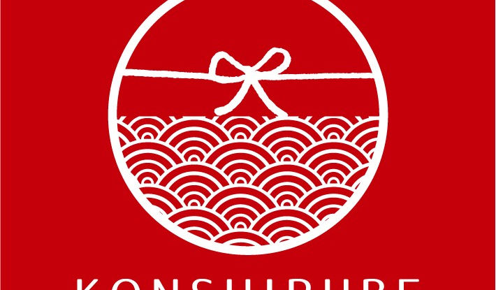 審神者カードを用いたスピリチュアルカウンセリングを行うKONSHIRUBE