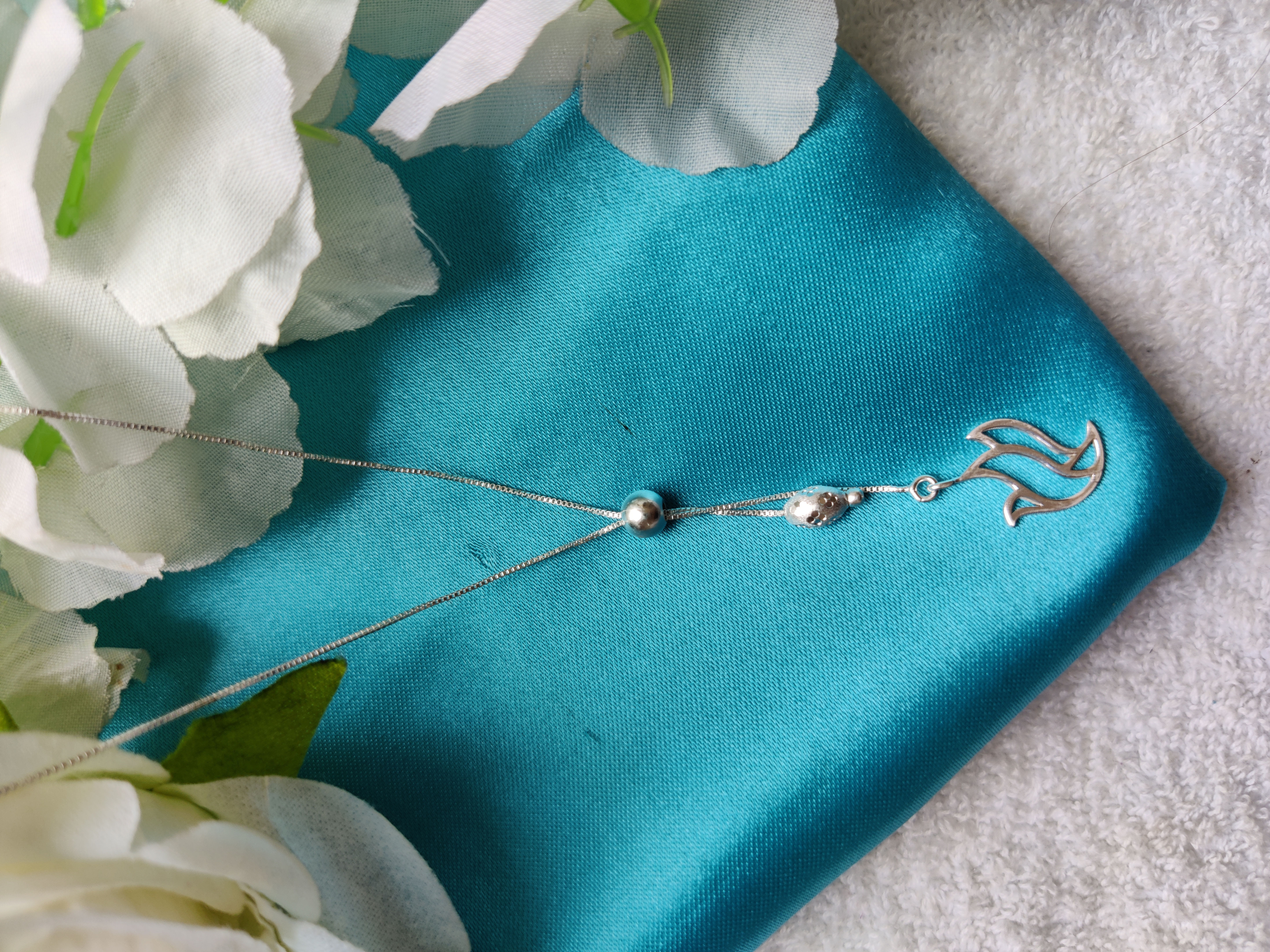 Silver bird pendant with box chain