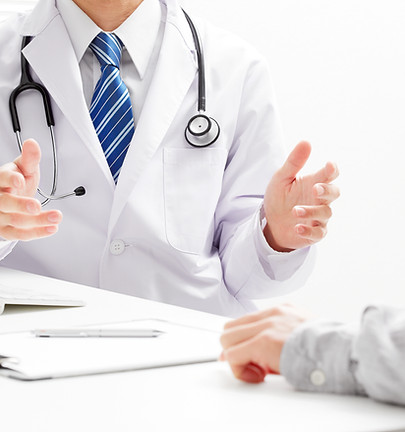 Médico em consulta