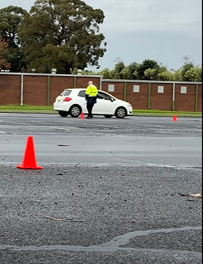 Image of learner drivers at the driving course.