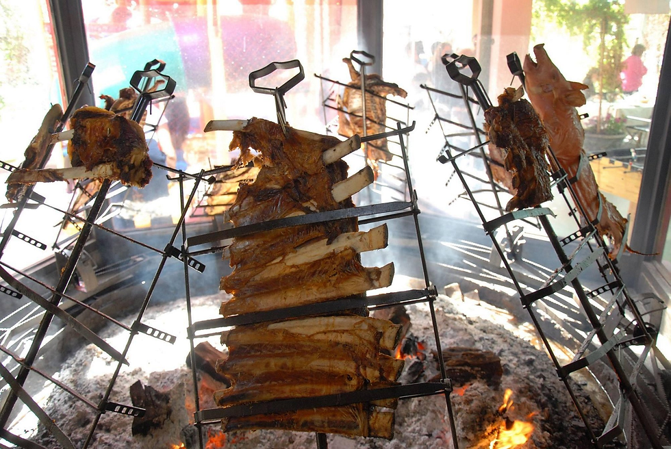 El Establo, tradicional parrilla de San Vicente con asados a la estaca y cortes clásicos argentinos en un entorno rústico.