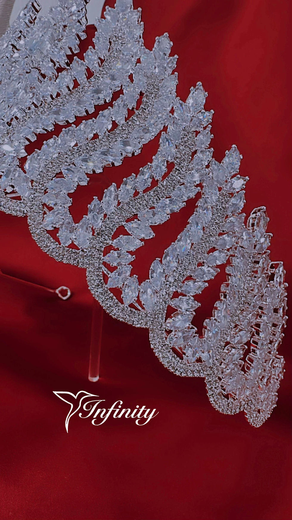 Miniatura: Corona de circonia cúbica