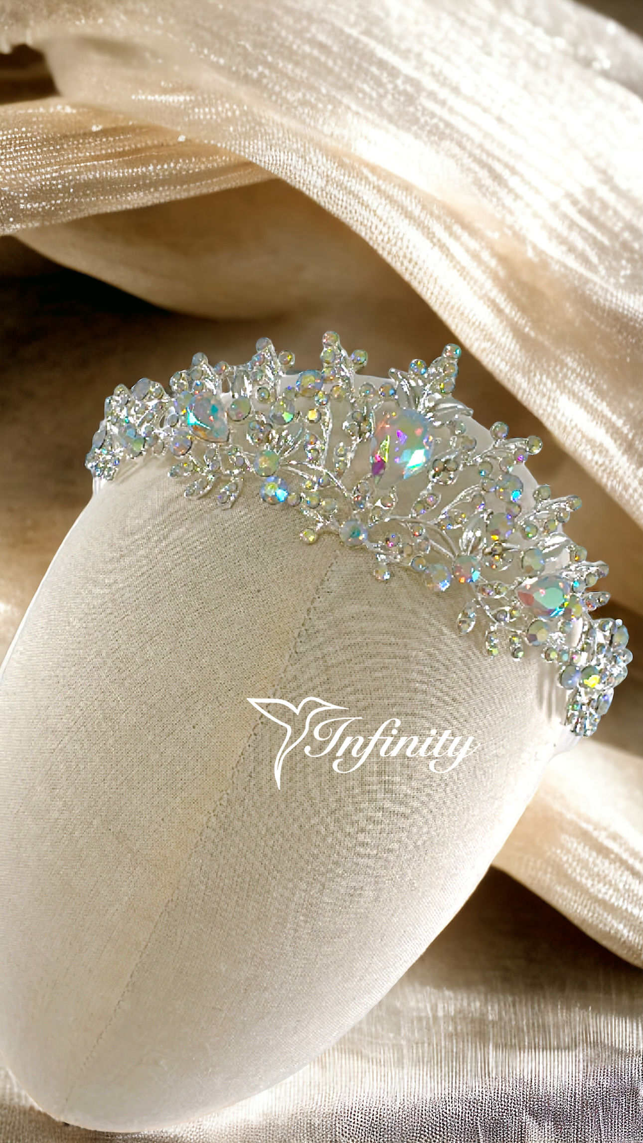 Corona tono plateado con cristales