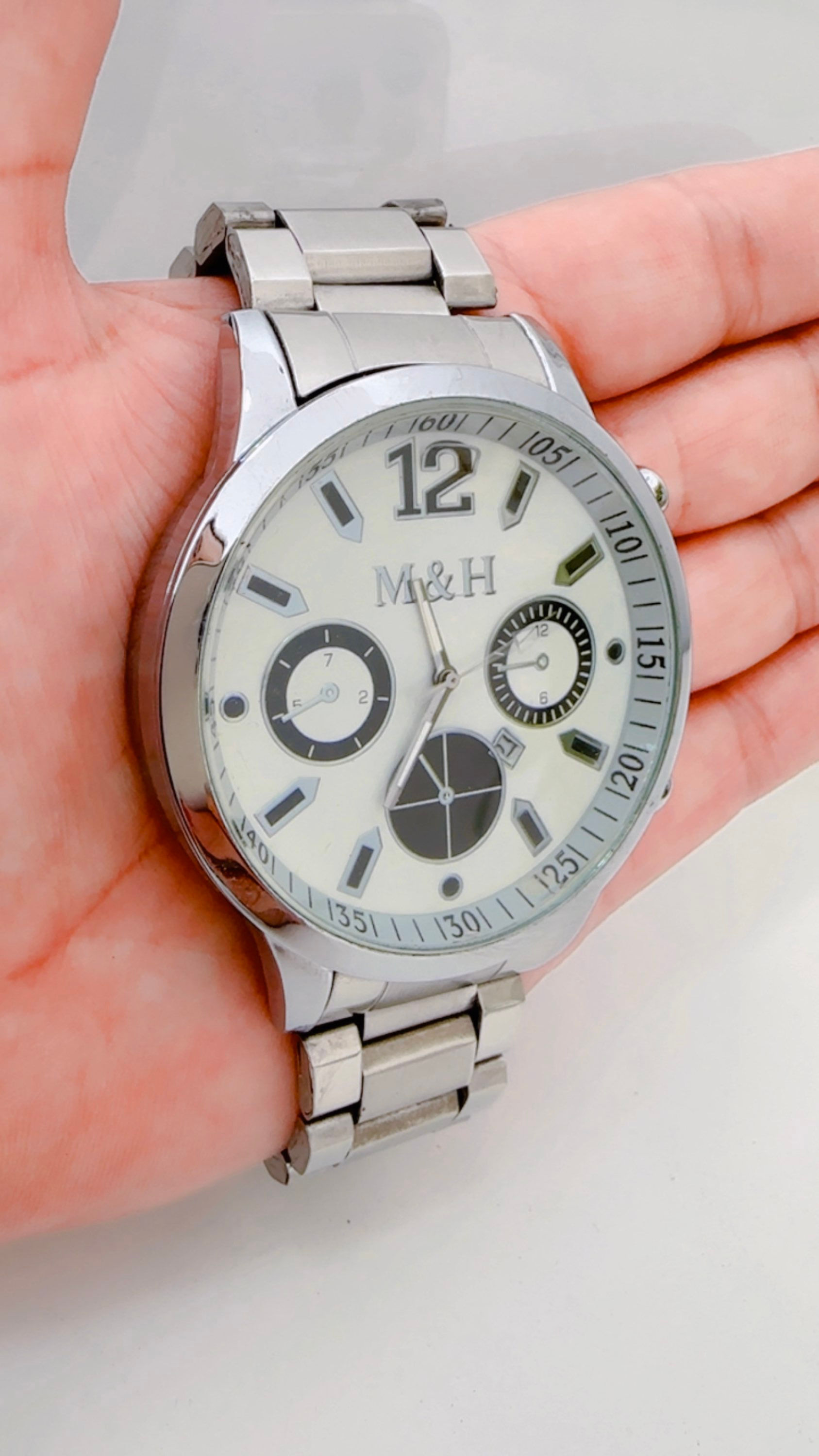 Reloj metálico para caballero