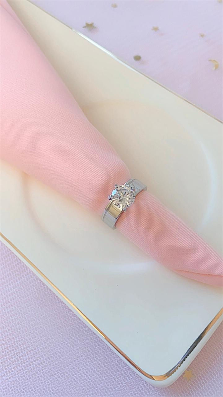 Anillo solitario de acero
