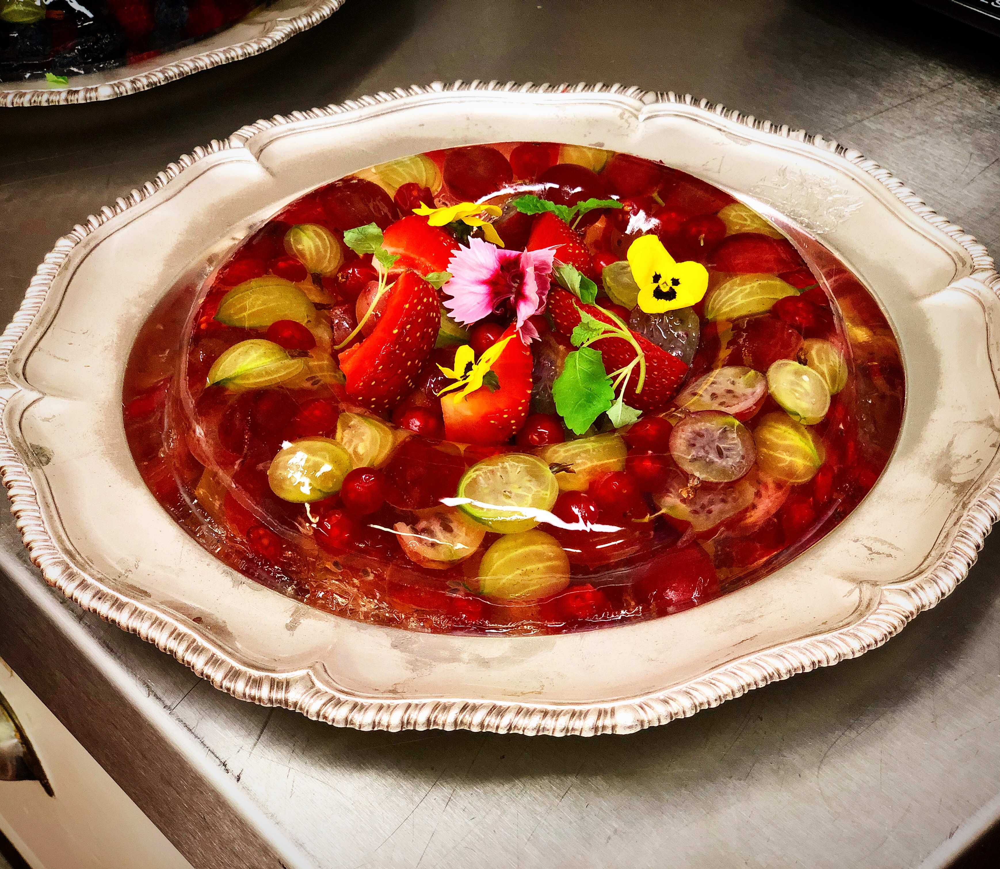 Gin & tonic jelly, gooseberries