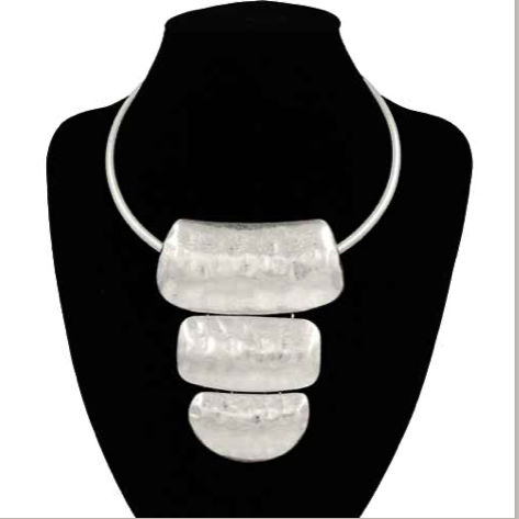 Queens Armor HammeredNecklace