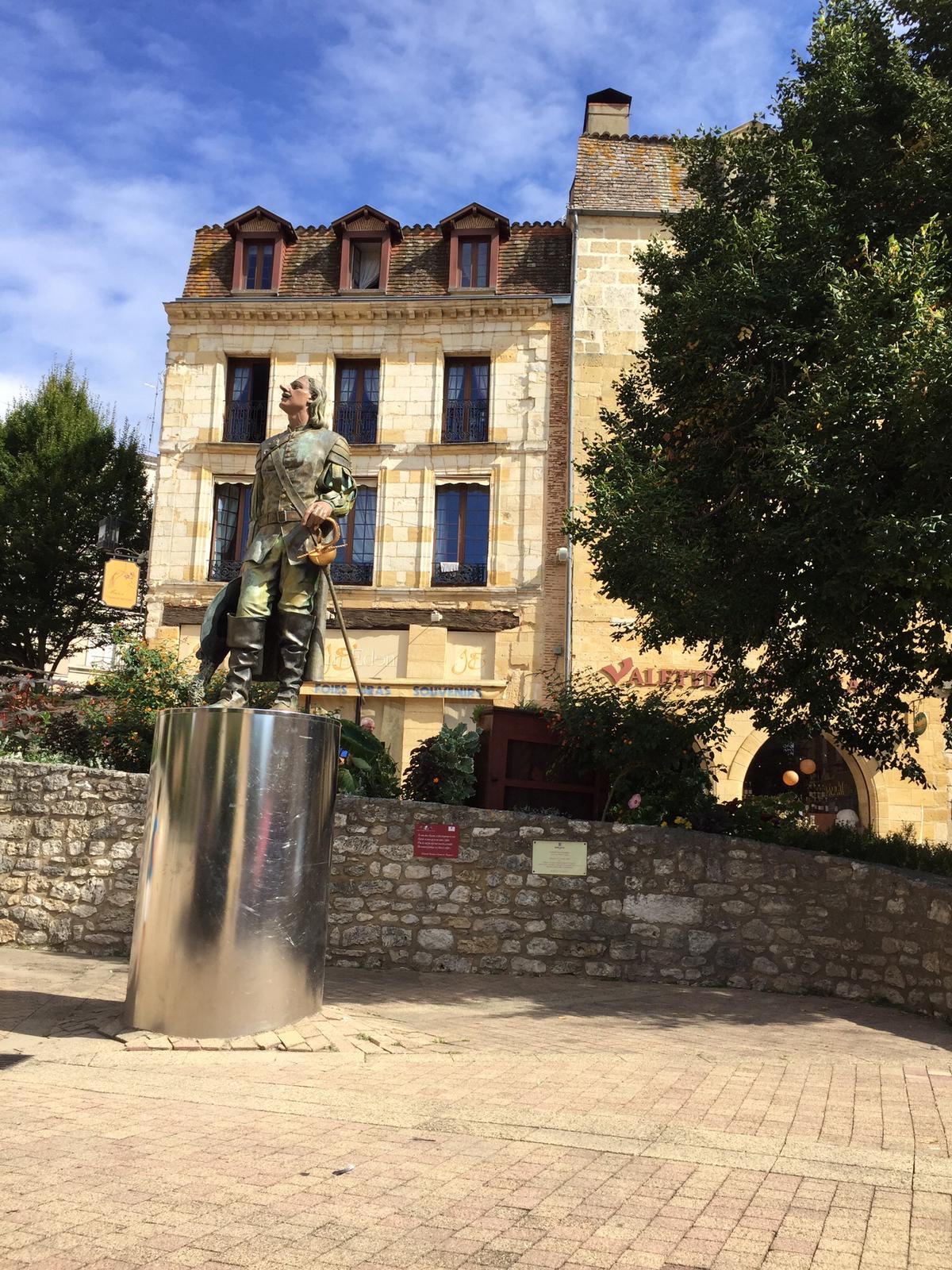 Cyrano de Bergerac statue