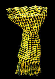 Scottish woollen scarf. Dogtooth pattern. Soft and luxurious_
