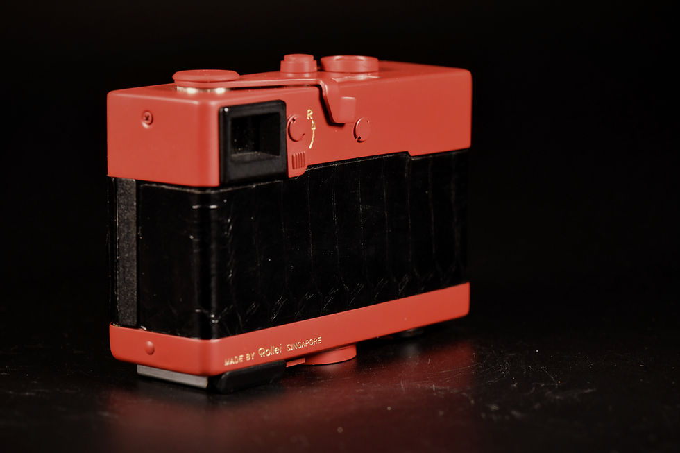 Thumbnail: Rollei 35S - Ferrari Red - Special Limited Edition/Black Snake Skin: Mint