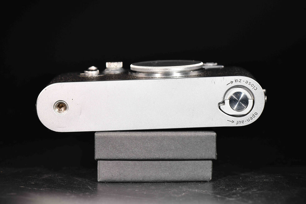 Thumbnail: Leica IIIg Silver with original black covering - Condition: Mint/Mint-