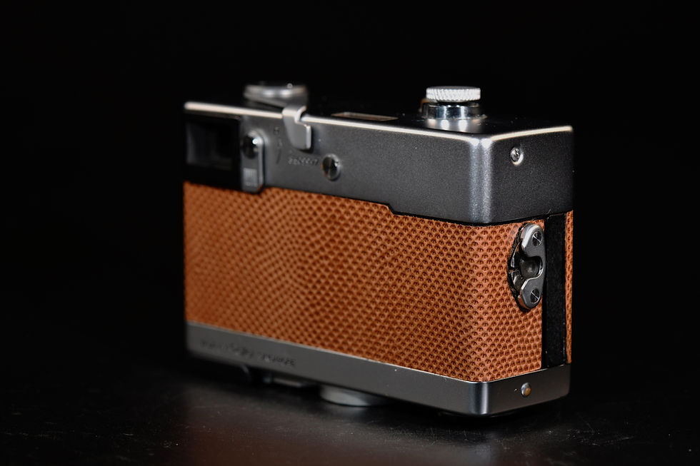 Thumbnail: Rollei 35 - Silver/Brown Snake skin - Carl Zeiss Tessar - Singapore - Mint