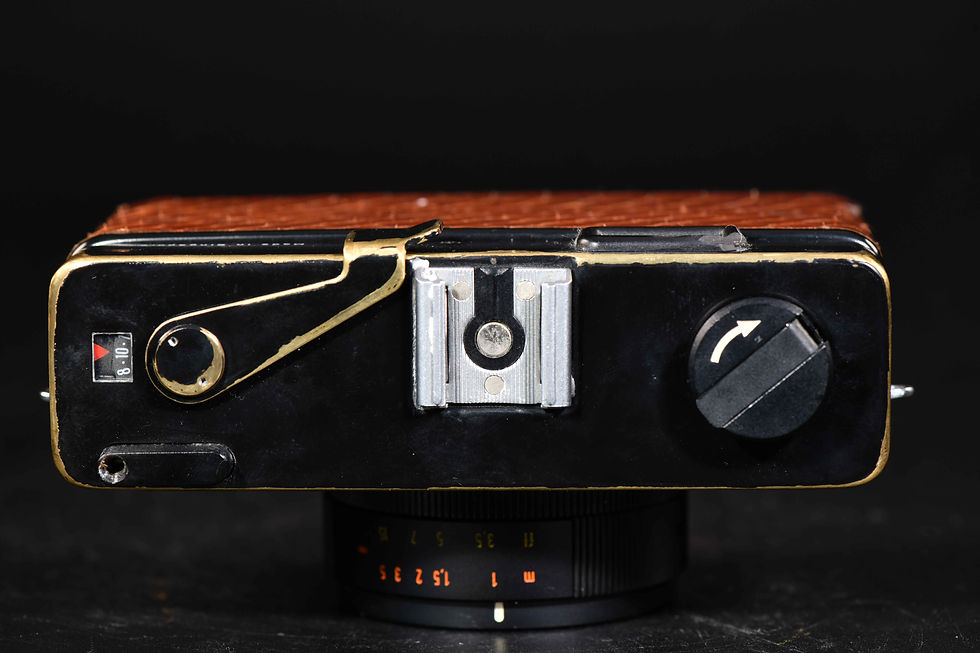 Thumbnail: Rollei XF35 - 40mm f2.3 Sonnar - Special Brassed with Brown Snake skin