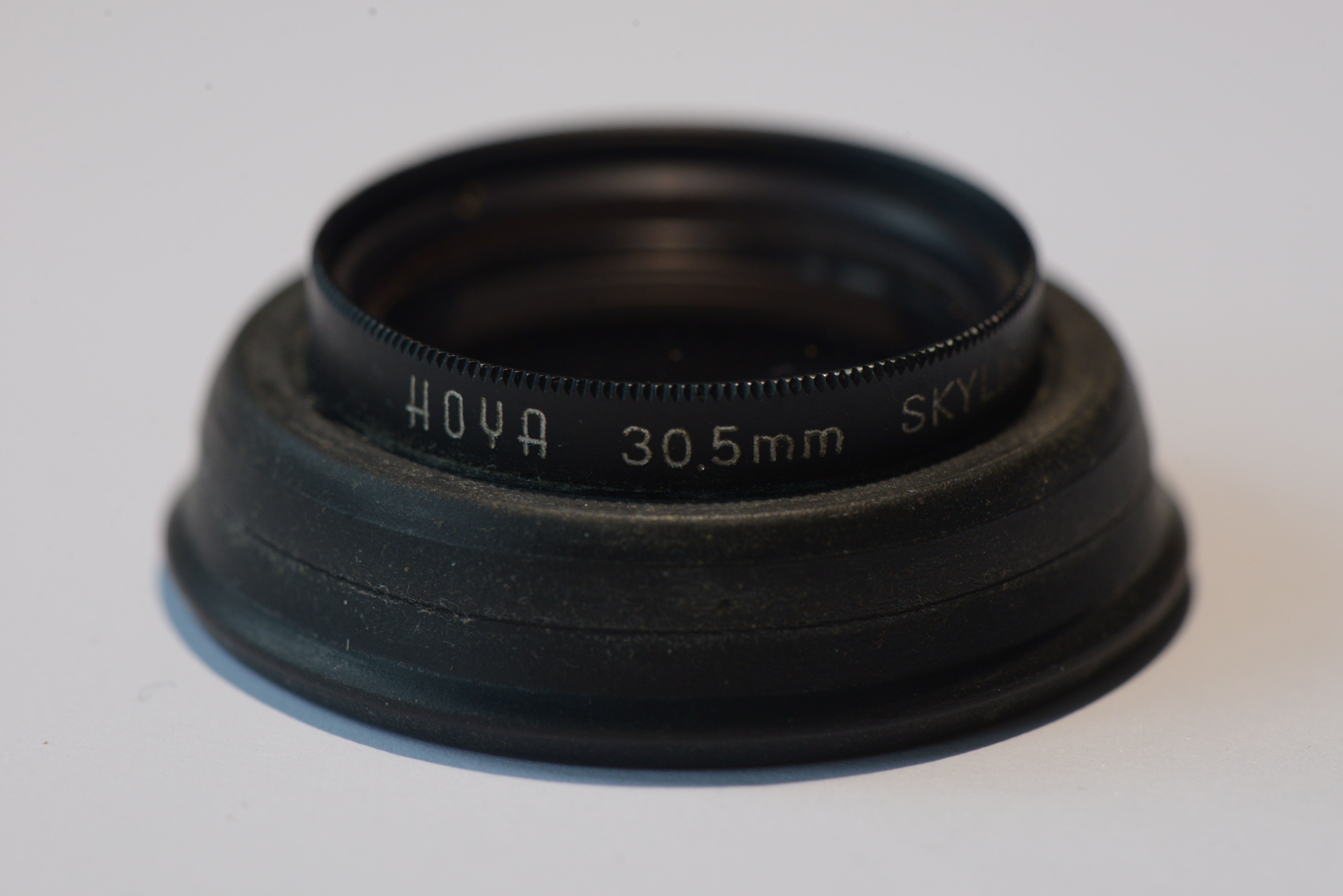 Rollei rubber lens hood - WITH Hoya 30.5mm SKYLIGHT 1A Japan filter