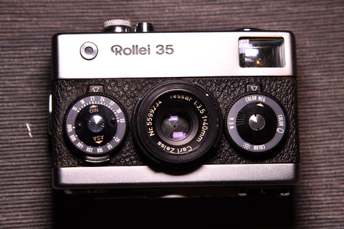 Rollei 35 - Silver/Black - Carl Zeiss Tessar - Singapore - Exc+++