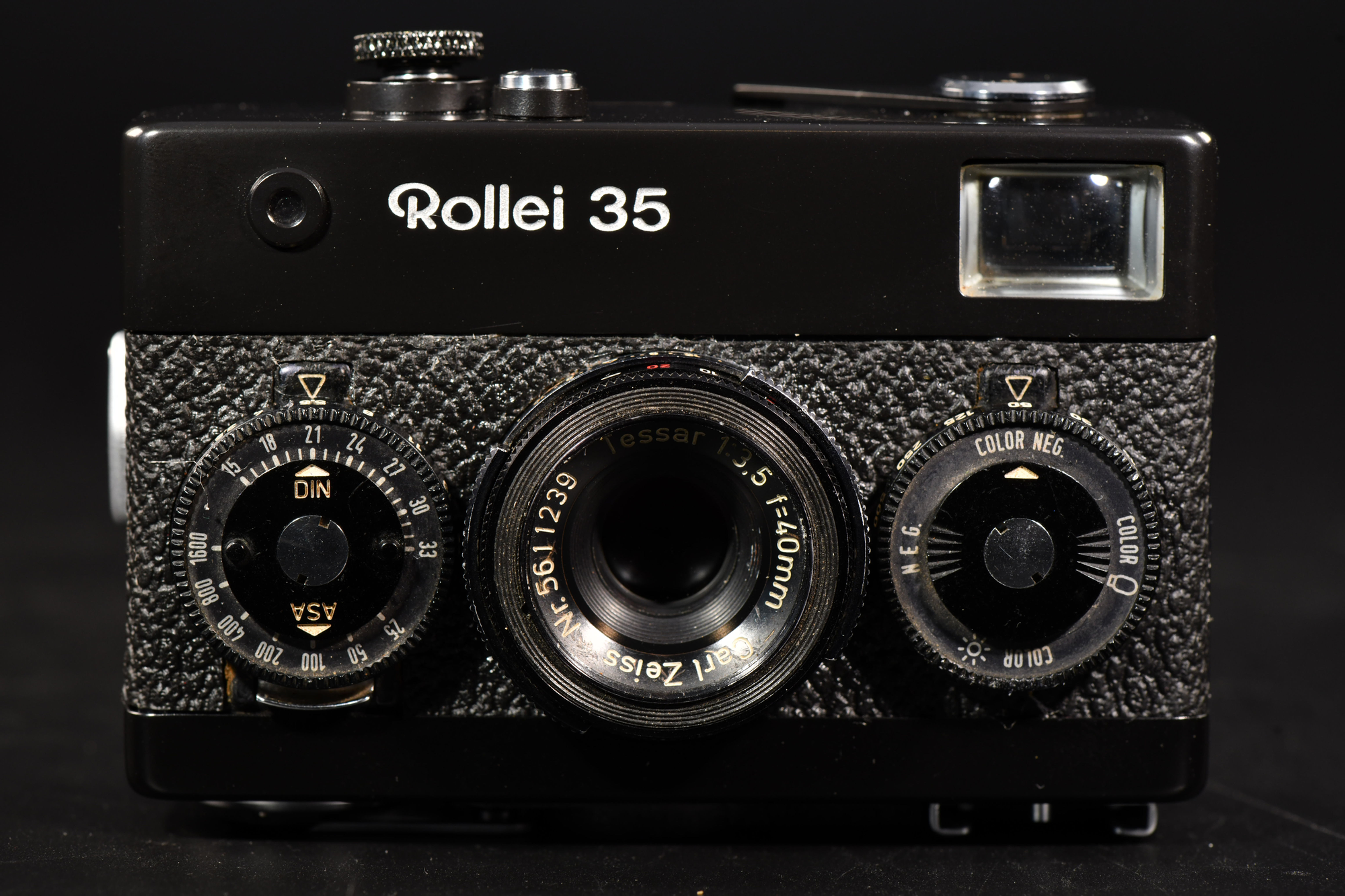 Rollei 35 - Black/Black - Carl Zeiss Tessar - Singapore - Mint