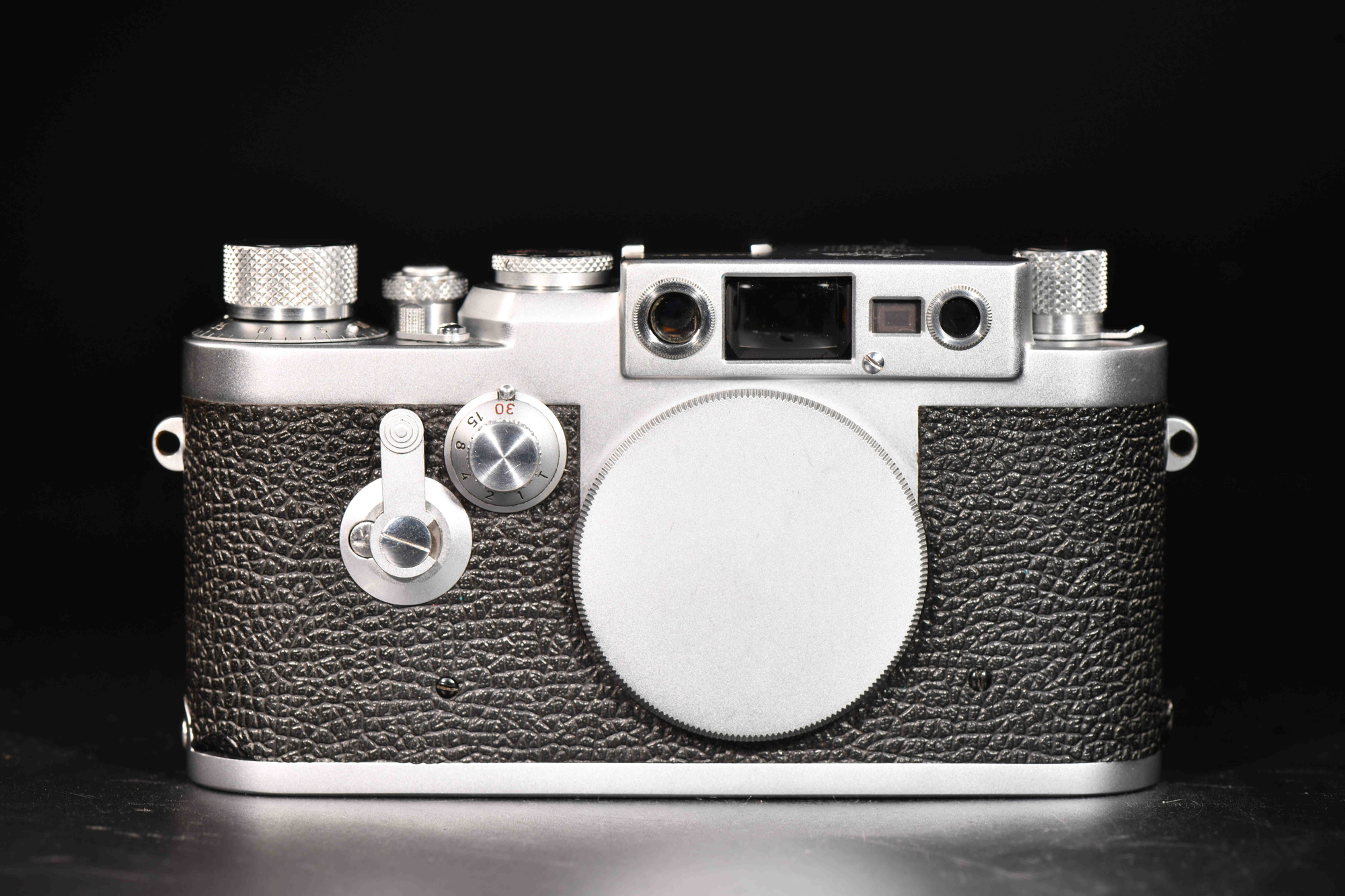 Leica IIIg Silver with original black covering - Condition: Mint/Mint-