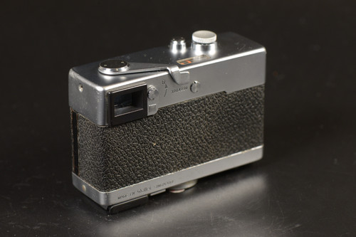 Rollei 35 - Silver/Black - Carl Zeiss Tessar - Singapore - Exc+++