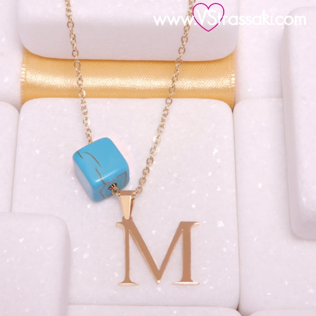 Ατσάλινο κολιέ μονόγραμμα Μ με κύβο χρυσό