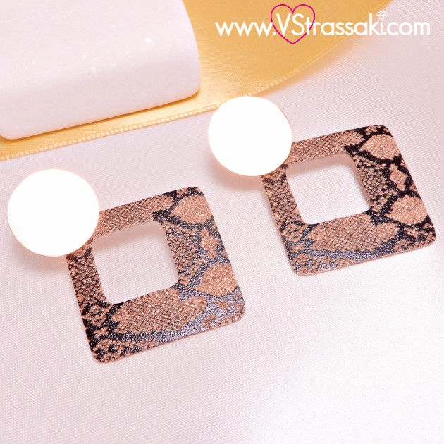 Ατσάλινα σκουλαρίκια ρόμβος animal print midi 5cm ροζ χρυσό