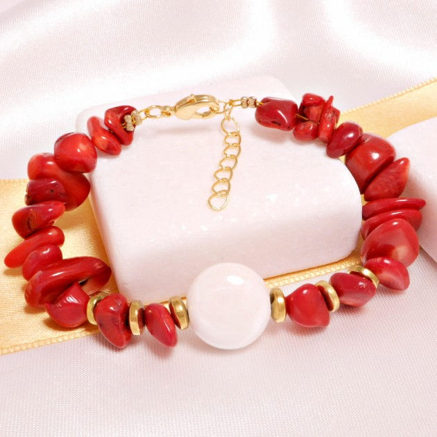Βραχιόλι με κοράλλι και λευκό κεραμικό στοιχείο χρυσό