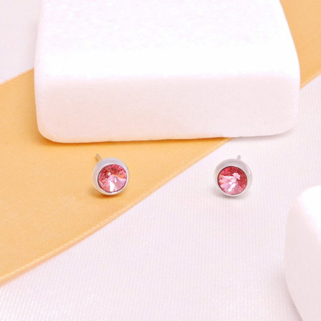 Ατσάλινα διακριτικά σκουλαρίκια καρφωτά με ροζ κρύσταλλο 0.7cm ασημί