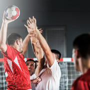 Handball Schuss und Verteidigung