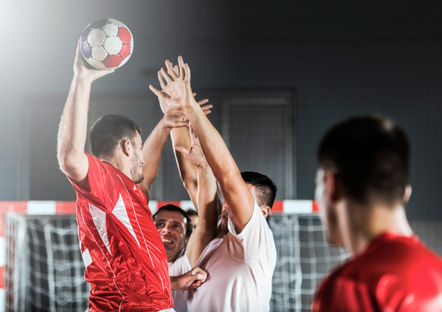 Handball Schuss und Verteidigung