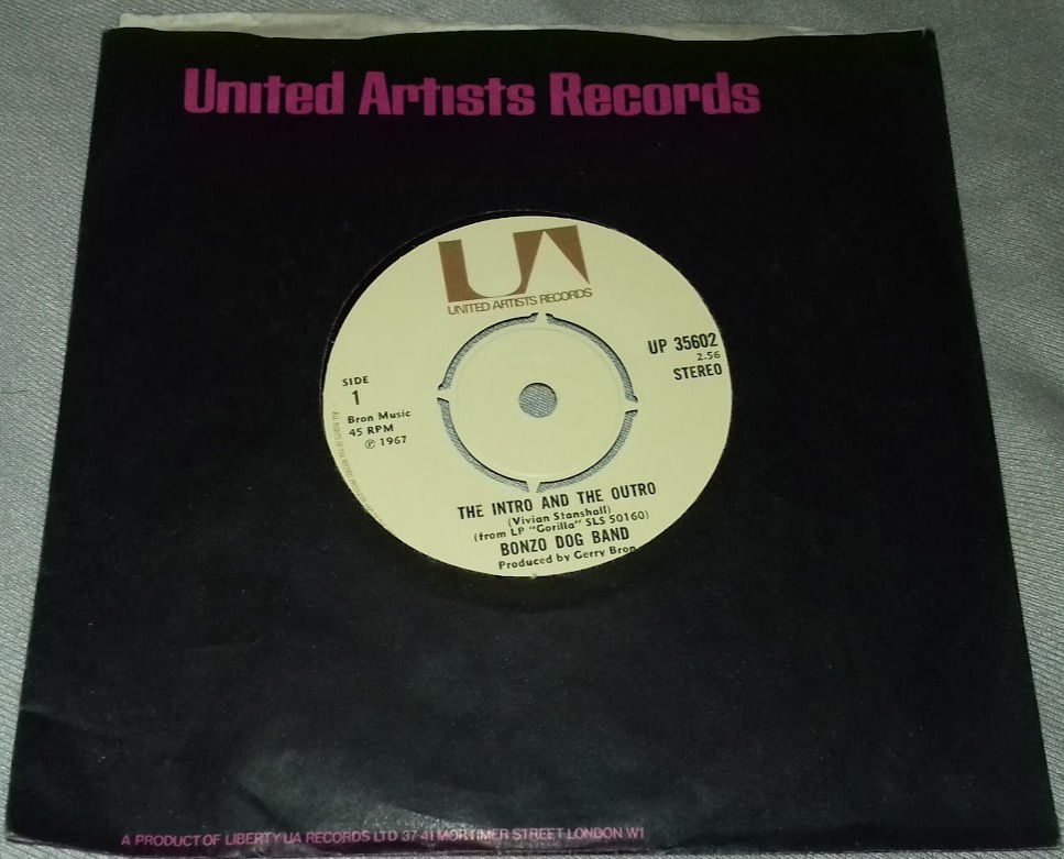 Bonzo Dog Band* - The Intro And The Outro (7", Single) (United Artists Records)