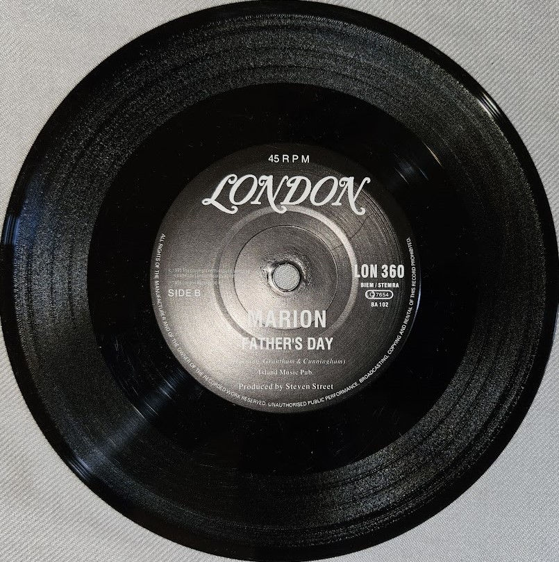 Miniatura: Marion  - Sleep (7", Single, Num) (London Records)