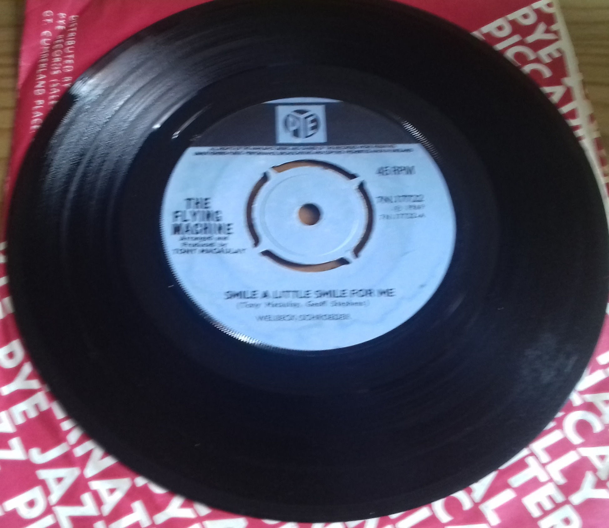 The Flying Machine - Smile A Little Smile For Me / Maybe We've Been Loving Too L