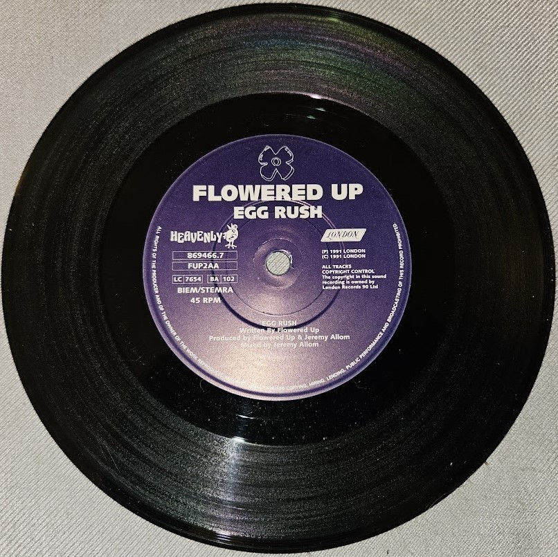 Pikkukuva: Flowered Up - It's On - Egg Rush (7", Single) (London Records, Heavenly)