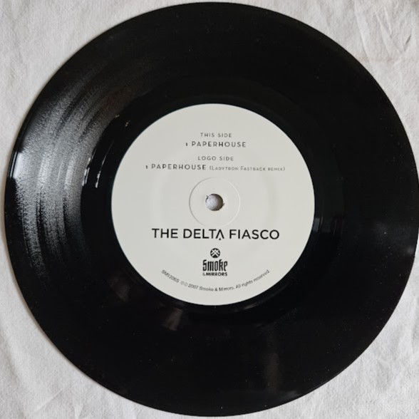 Miniature : The Delta Fiasco* - Paperhouse (7", Single) (Smoke & Mirrors, Inc.)