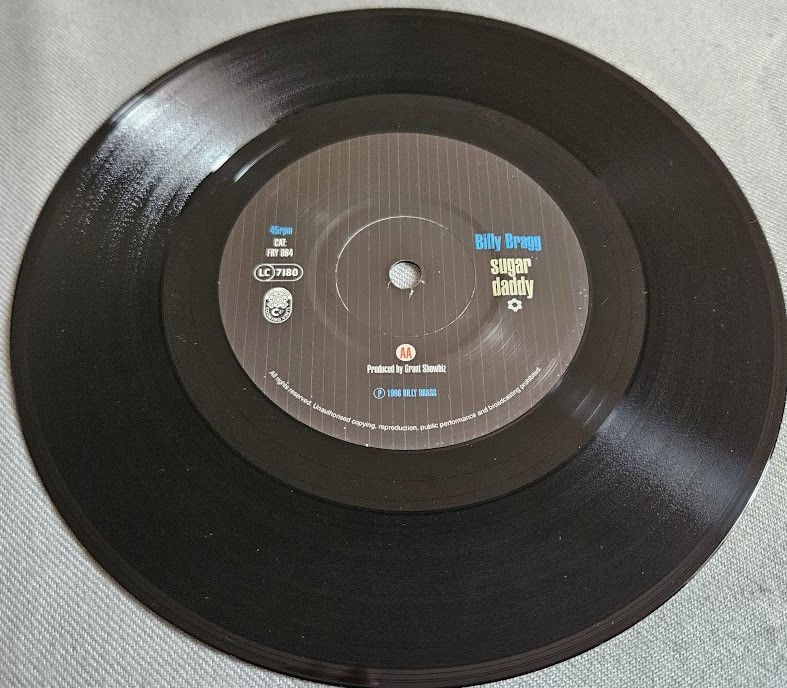 ภาพขนาดย่อ: Billy Bragg - The Boy Done Good / Sugar Daddy (7", Single) (Cooking Vinyl)