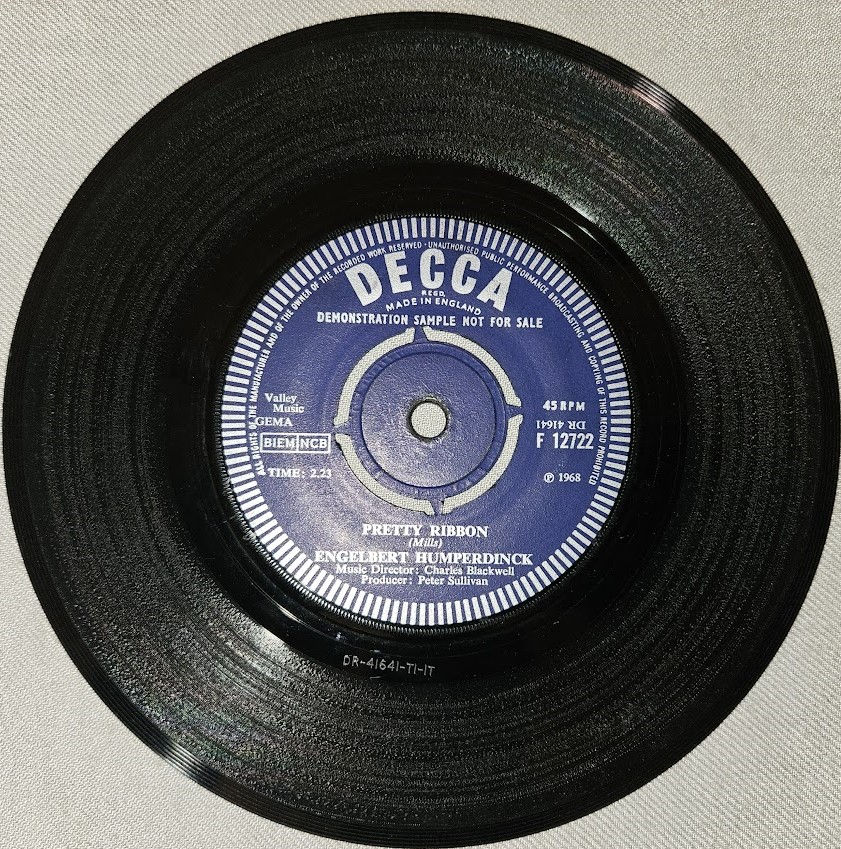Thumbnail: Engelbert Humperdinck - Am I That Easy To Forget (7", Single, Promo) (Decca)
