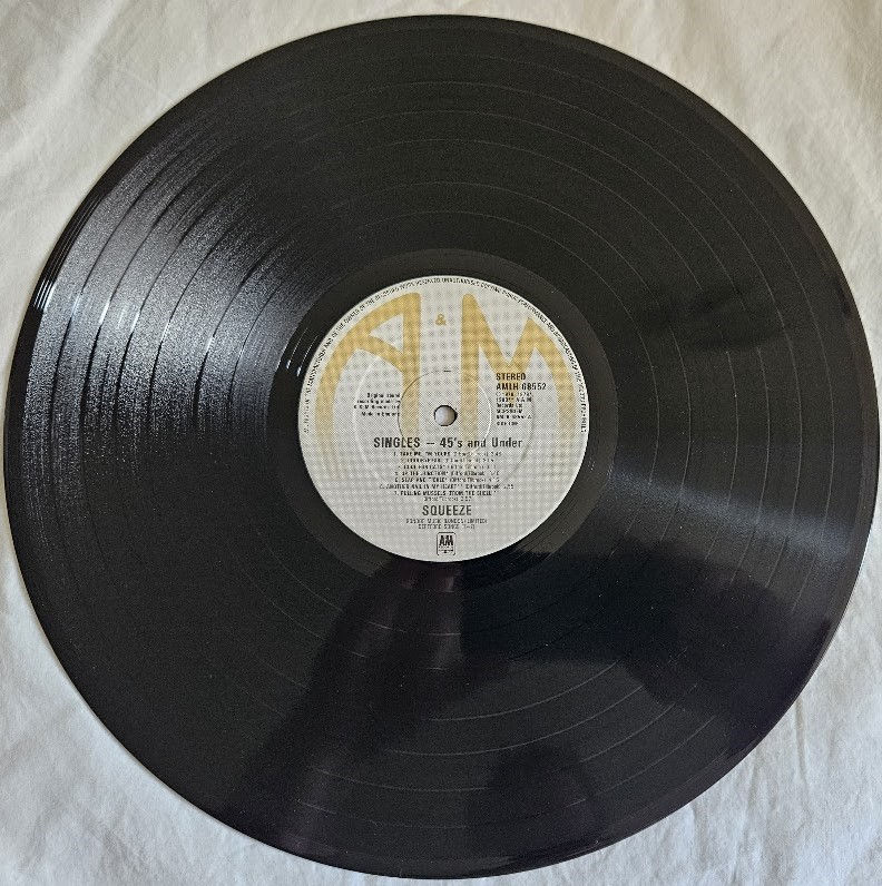 ภาพขนาดย่อ: Squeeze  - Singles - 45's And Under (LP, Comp) (A&M Records)