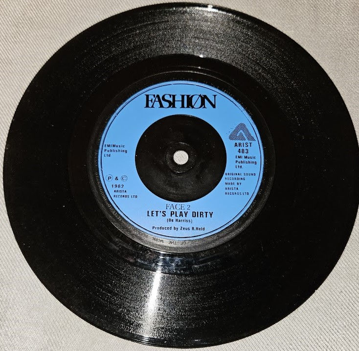 Miniaturbild: Fashion - Love Shadow (7", Single) (Arista)