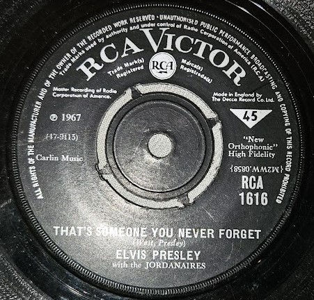 Pikkukuva: Elvis Presley With The Jordanaires - Long Legged Girl (With The Short Dress On)