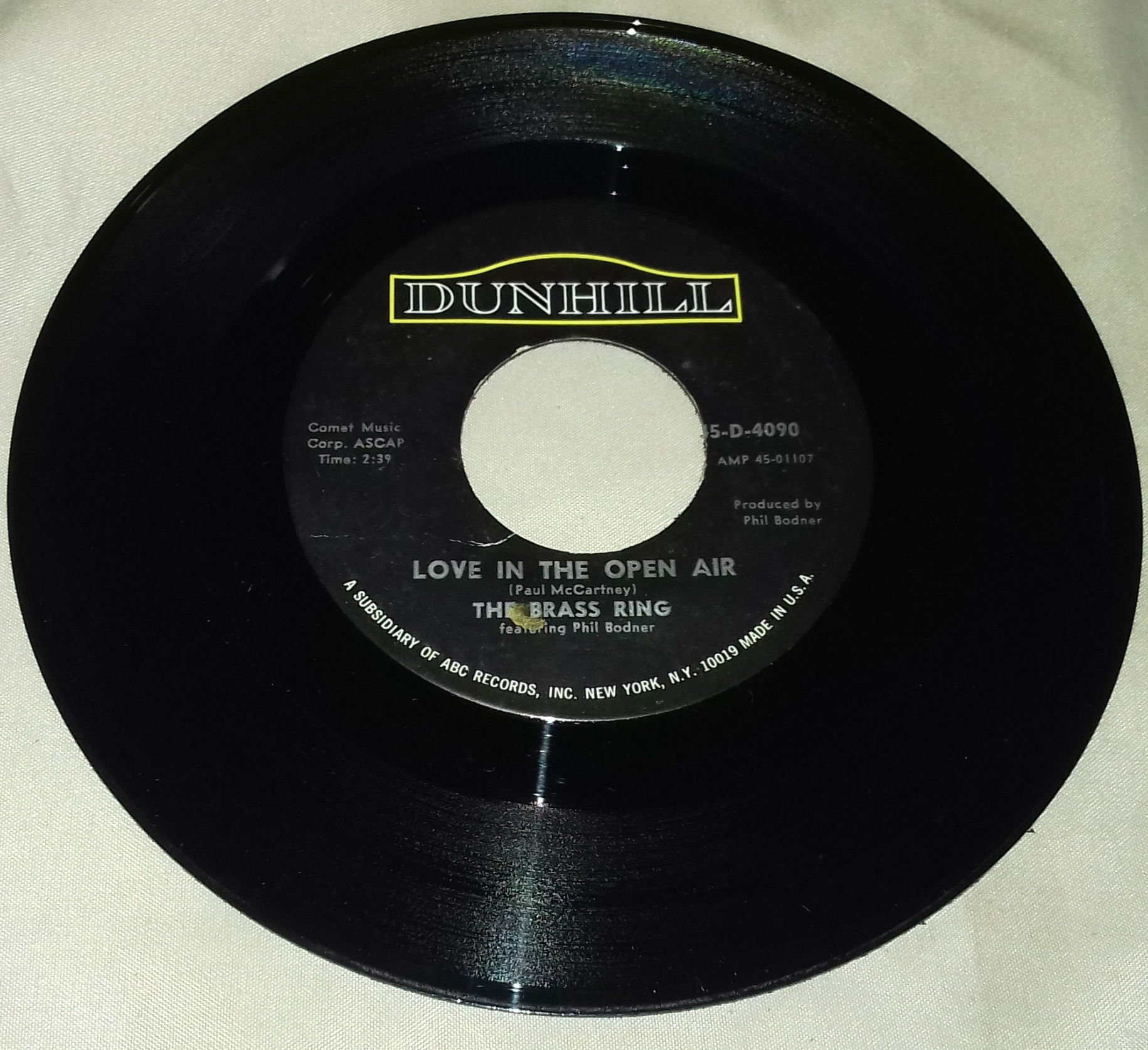The Brass Ring Featuring Phil Bodner - Love In The Open Air (7") (Dunhill)