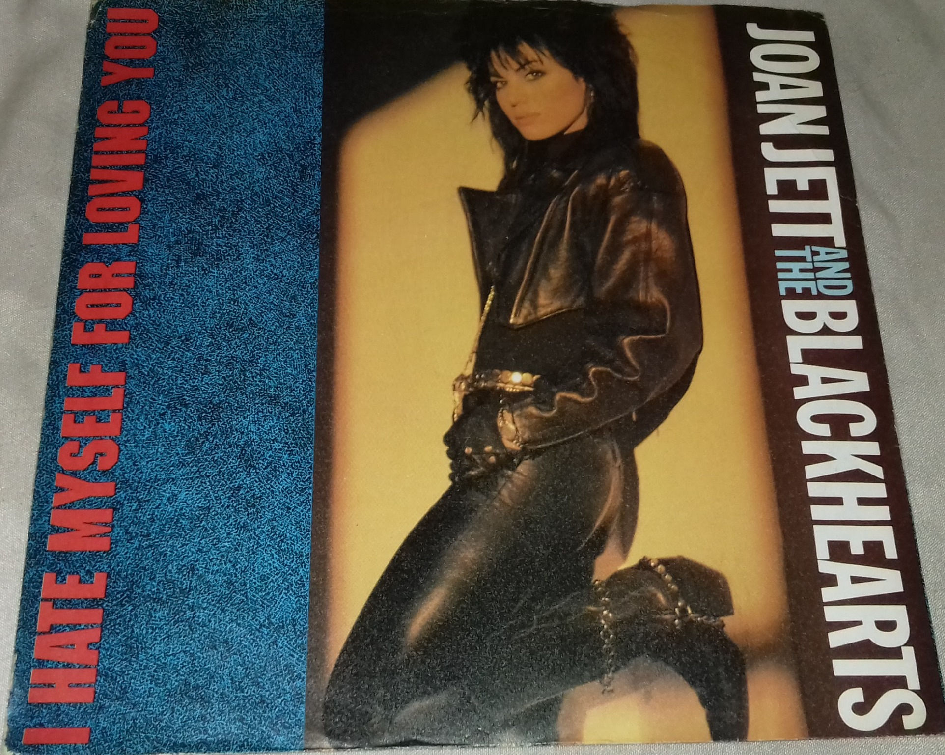 Joan Jett And The Blackhearts* - I Hate Myself For Loving You (7", Single, Inj)