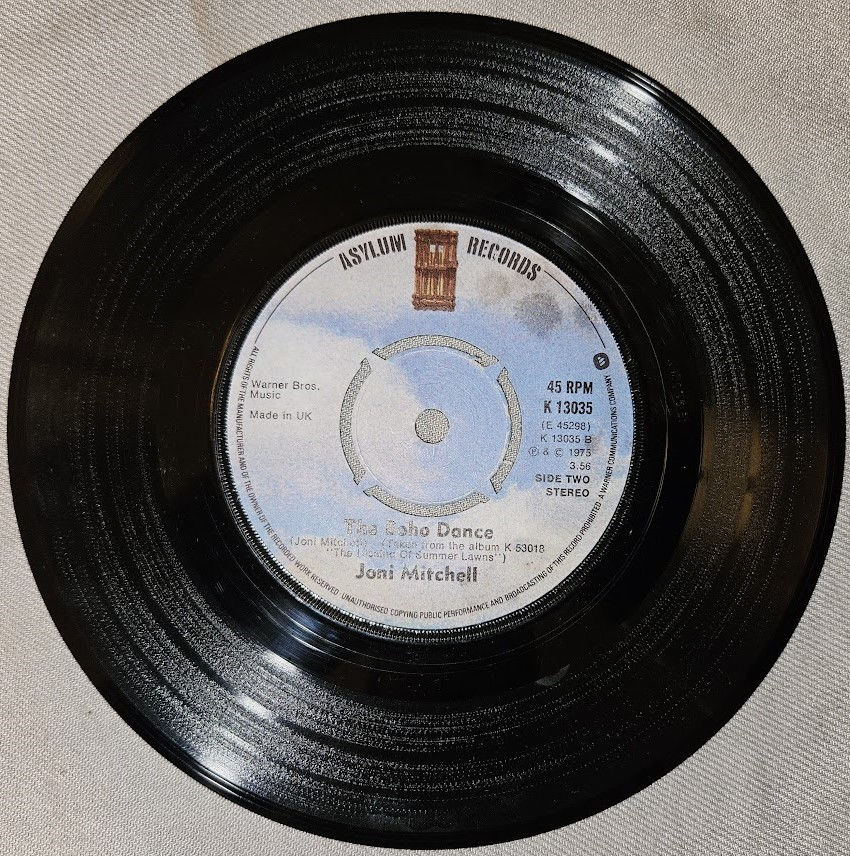 Thumbnail: Joni Mitchell - In France They Kiss On Main Street (7", 4 P) (Asylum Records)