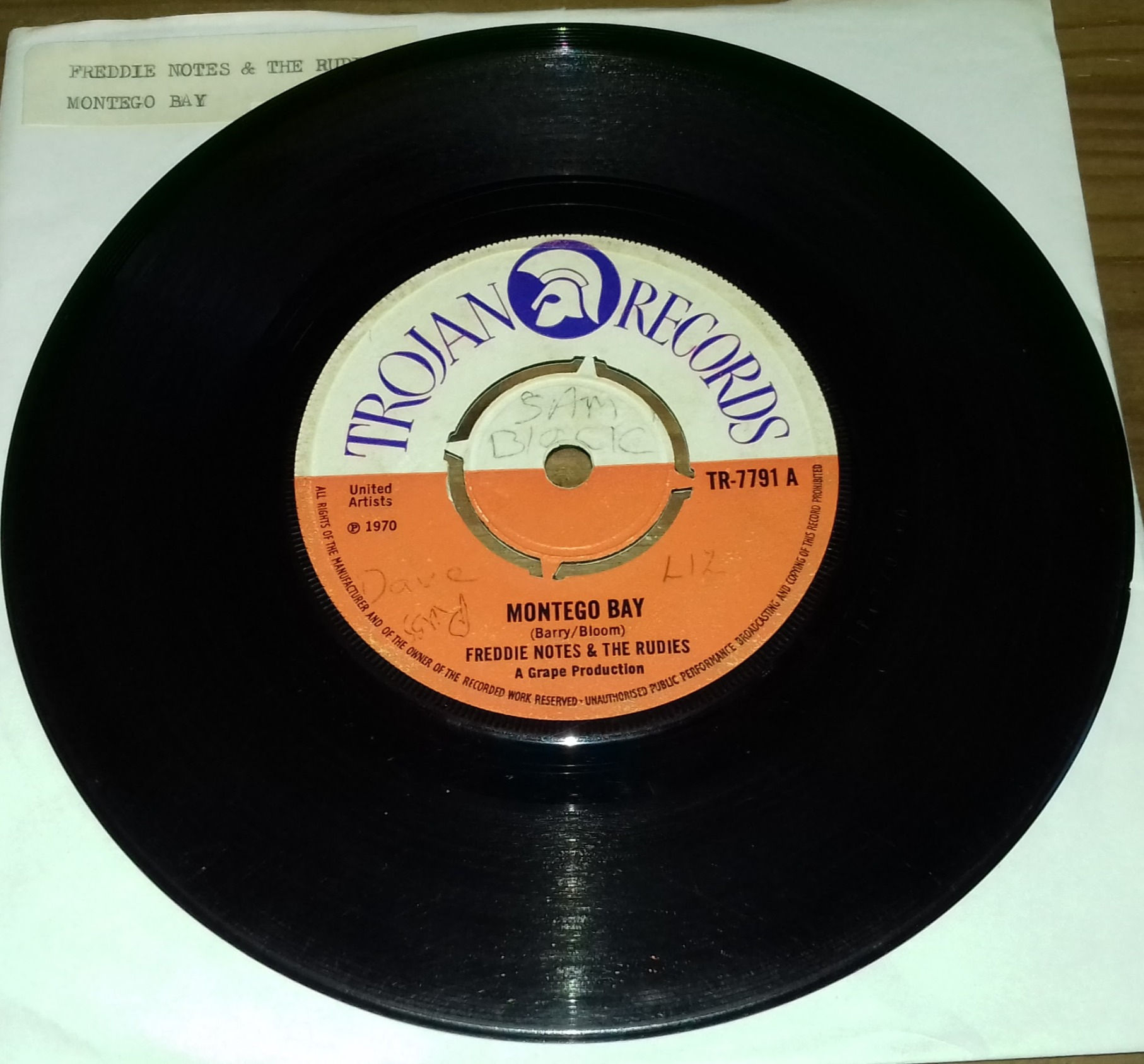 Freddie Notes & The Rudies / The Rudies - Montego Bay / Blue Mountain (7", Sing