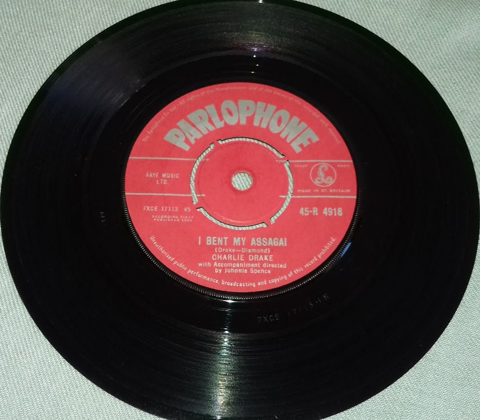 Charlie Drake - I Bent My Assagai / Sweet Freddy Green (7", Single) (Parlophone)