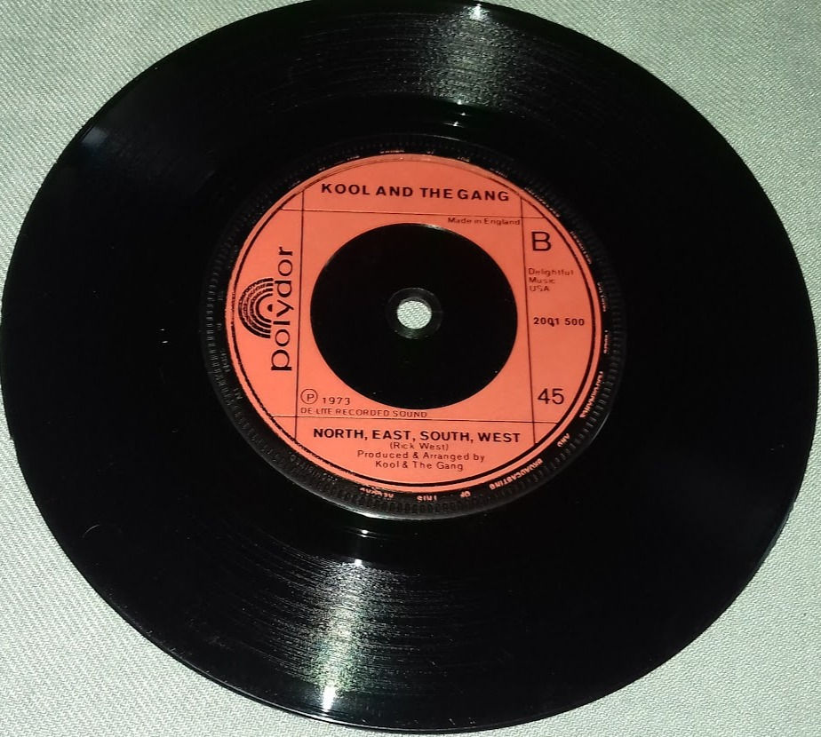 Thumbnail: Kool And The Gang* - Jungle Boogie (7", Single) (Polydor)